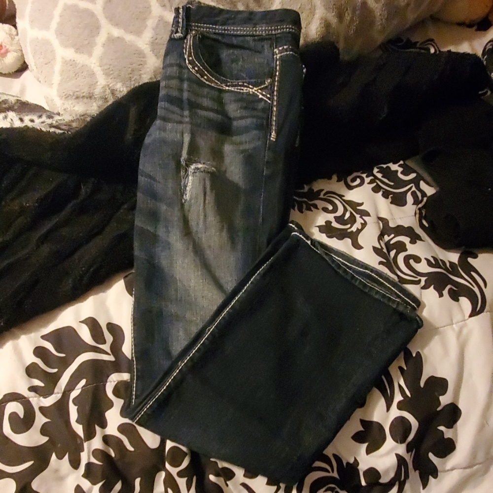 Maurices  distressed reg cut jeans